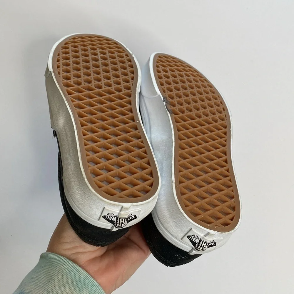 Vans classic shoes perforated black men’s 3.5 women’s 5 worn once